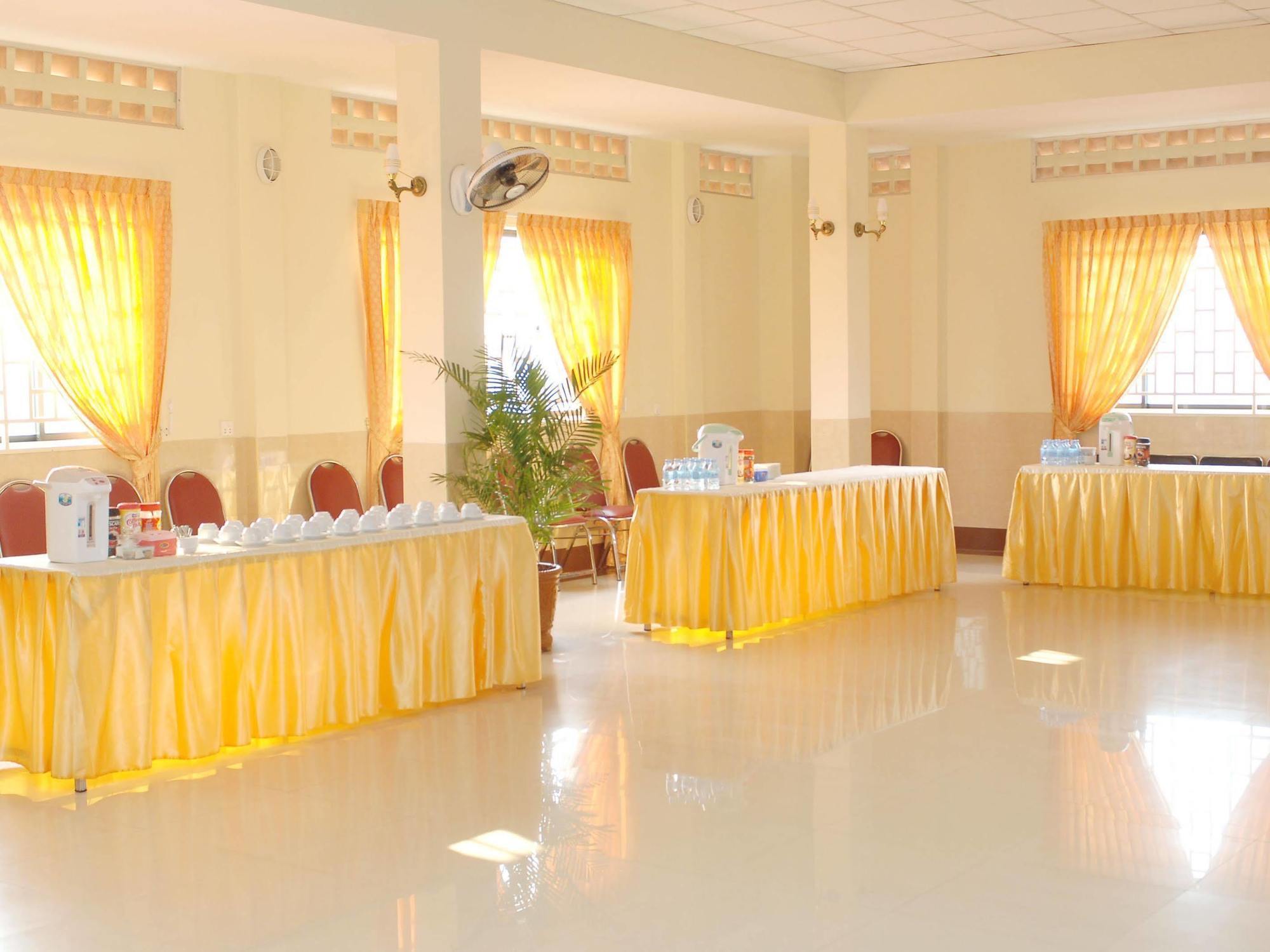 Reaksmey Battambang Hotel Exterior photo